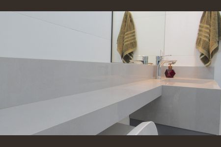 Apartamento à venda com 74m², 2 quartos e 2 vagasBanheiro da Suíte