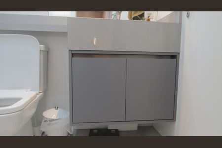 Apartamento à venda com 74m², 2 quartos e 2 vagasBanheiro da Suíte