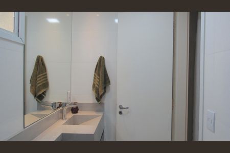 Apartamento à venda com 74m², 2 quartos e 2 vagasBanheiro da Suíte