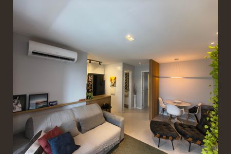 Sala de apartamento para alugar com 1 quarto, 64m² em Barra da Tijuca, Rio de Janeiro