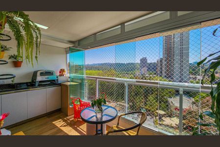 Apartamento à venda com 67m², 3 quartos e 1 vaga Apartamento à venda com 67m², 3 quartos e 1 vagaVaranda