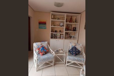 Casa à venda com 180m², 3 quartos e 2 vagasSala