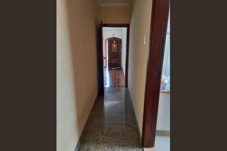 Casa à venda com 180m², 3 quartos e 2 vagasCorredor