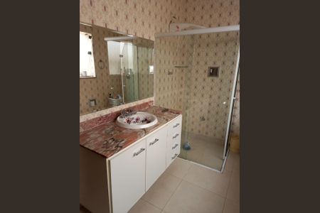Casa à venda com 180m², 3 quartos e 2 vagasBanheiro