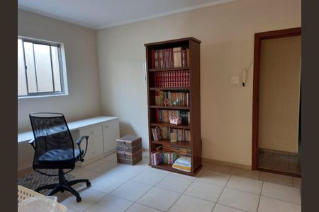 Casa à venda com 180m², 3 quartos e 2 vagasQuarto