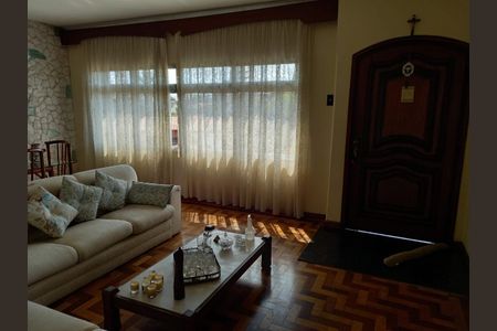 Casa à venda com 180m², 3 quartos e 2 vagasSala