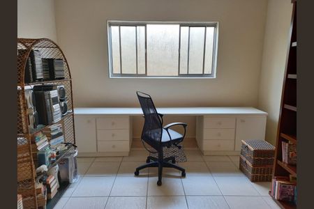 Casa à venda com 180m², 3 quartos e 2 vagasQuarto