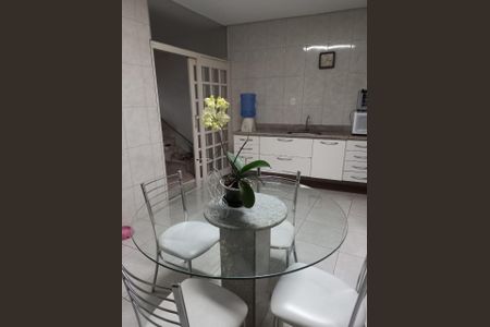 Casa à venda com 180m², 3 quartos e 2 vagasCozinha