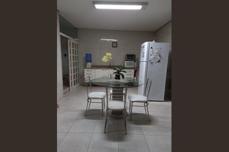Casa à venda com 180m², 3 quartos e 2 vagasCozinha