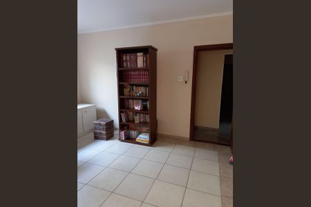 Casa à venda com 180m², 3 quartos e 2 vagasQuarto