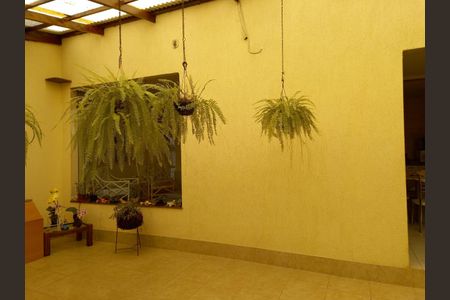 Casa à venda com 180m², 3 quartos e 2 vagasÁrea externa