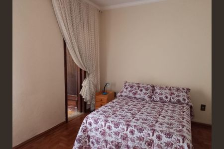 Casa à venda com 180m², 3 quartos e 2 vagasQuarto