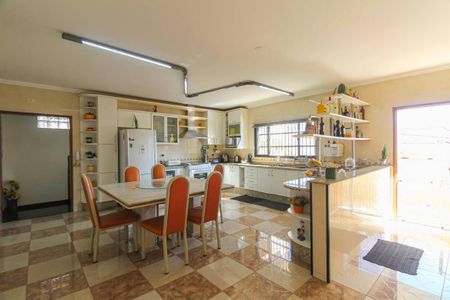 Casa para alugar com 355m², 4 quartos e 2 vagasCozinha