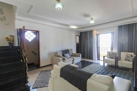 Casa para alugar com 355m², 4 quartos e 2 vagasSala