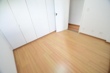 Apartamento à venda com 97m², 3 quartos e 1 vagaQuarto 2
