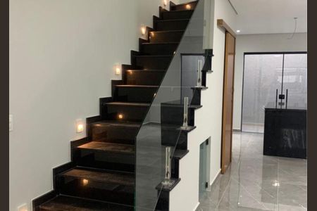 Casa à venda com 3 quartos, 160m² em Vila Carrão, São Paulo