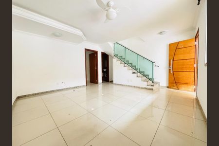 Casa à venda com 3 quartos, 140m² em Heliópolis, Belo Horizonte