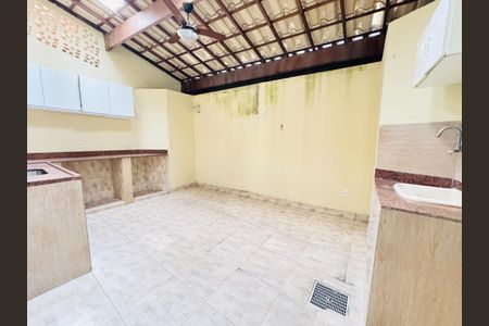Casa à venda com 140m², 3 quartos e 2 vagas