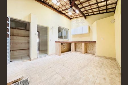 Casa à venda com 140m², 3 quartos e 2 vagas