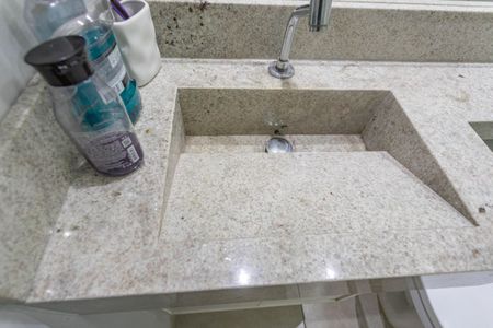 Apartamento à venda com 44m², 2 quartos e 1 vaga Apartamento à venda com 44m², 2 quartos e 1 vagaBanheiro