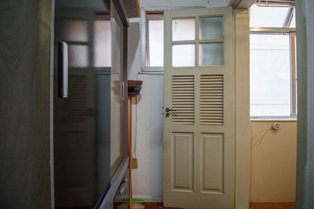 Apartamento à venda com 48m², 2 quartos e sem vaga Apartamento à venda com 48m², 2 quartos e sem vagaQuarto de Serviço