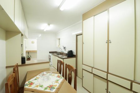 Apartamento à venda com 156m², 4 quartos e 1 vagaCozinha 
