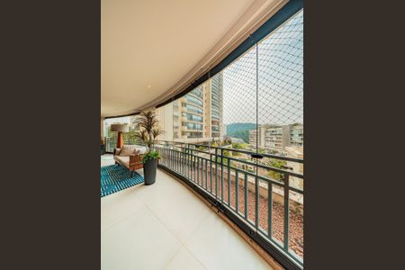 Apartamento à venda com 202m², 3 quartos e 3 vagas