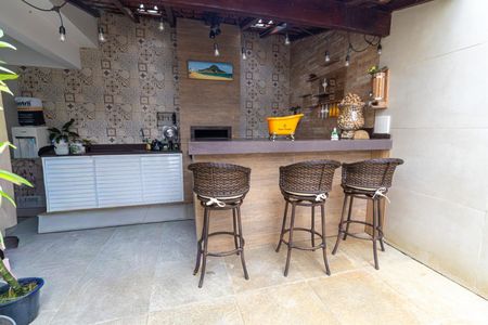 Casa de condomínio à venda com 200m², 3 quartos e sem vaga