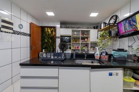 Casa de condomínio à venda com 200m², 3 quartos e sem vaga