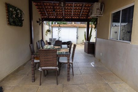 Casa de condomínio à venda com 200m², 3 quartos e sem vaga