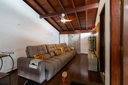 Casa de condomínio à venda com 200m², 3 quartos e sem vaga