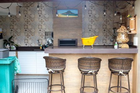 Casa de condomínio à venda com 200m², 3 quartos e sem vaga