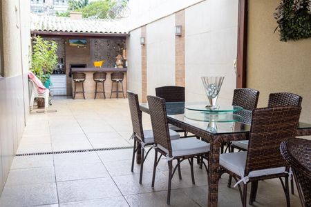 Casa de condomínio à venda com 200m², 3 quartos e sem vaga