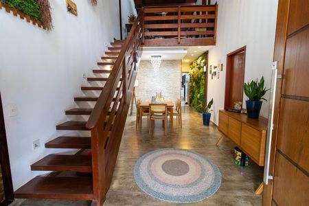 Casa de condomínio à venda com 200m², 3 quartos e sem vaga