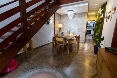 Casa de condomínio à venda com 200m², 3 quartos e sem vaga