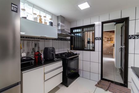 Casa de condomínio à venda com 200m², 3 quartos e sem vaga