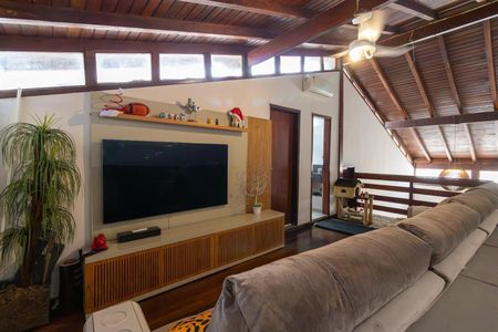 Casa de condomínio à venda com 200m², 3 quartos e sem vaga