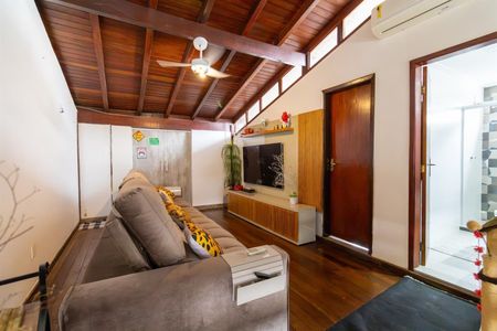 Casa de condomínio à venda com 200m², 3 quartos e sem vaga