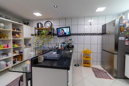 Casa de condomínio à venda com 200m², 3 quartos e sem vaga