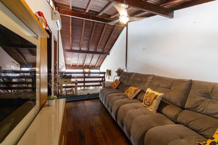 Casa de condomínio à venda com 200m², 3 quartos e sem vaga