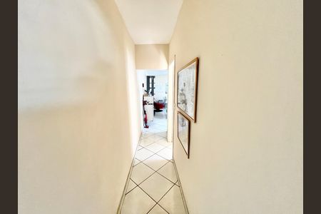 Casa à venda com 230m², 5 quartos e 3 vagasCorredor