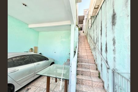 Casa à venda com 230m², 5 quartos e 3 vagasEscada