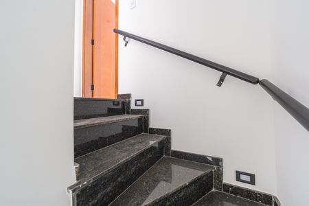 Casa de condomínio à venda com 87m², 2 quartos e 1 vaga Casa de condomínio à venda com 87m², 2 quartos e 1 vagaEscada