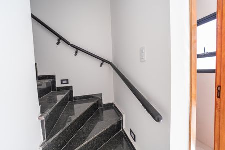 Casa de condomínio à venda com 87m², 2 quartos e 1 vaga Casa de condomínio à venda com 87m², 2 quartos e 1 vagaEscada