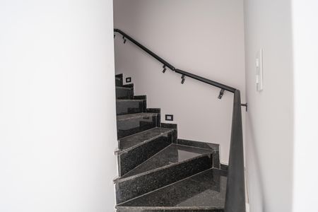 Casa de condomínio à venda com 87m², 2 quartos e 1 vaga Casa de condomínio à venda com 87m², 2 quartos e 1 vagaEscada