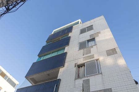 Apartamento à venda com 140m², 3 quartos e 2 vagas Apartamento à venda com 140m², 3 quartos e 2 vagasFachada