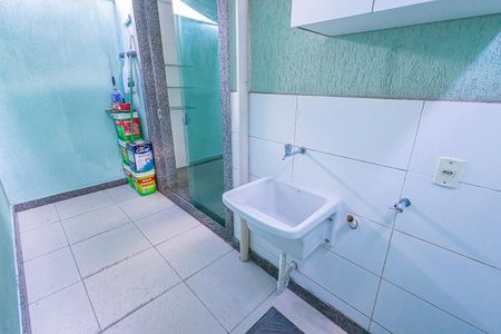 Casa à venda com 90m², 2 quartos e 1 vagaarea de serviço