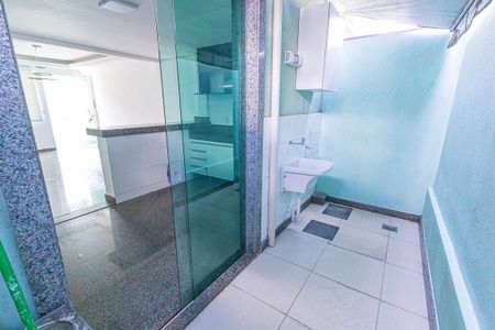 Casa à venda com 90m², 2 quartos e 1 vagaarea de serviço