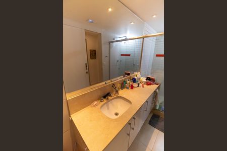 Apartamento à venda com 136m², 3 quartos e 2 vagasBanheiro Social