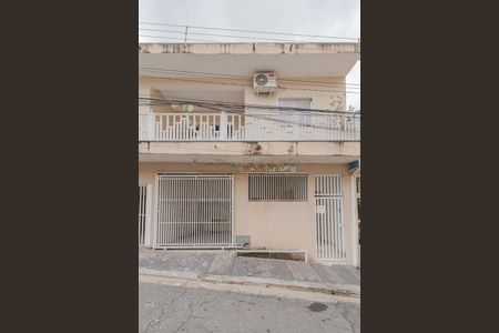 Casa para alugar com 140m², 3 quartos e 1 vaga Casa para alugar com 140m², 3 quartos e 1 vagaFachada